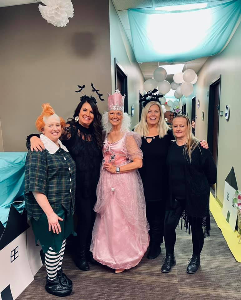 KPM_CPAs's tweet photo. Our #KPMSpirit lives on! #TeamKPM was back to #SpookySeason business as usual - welcoming family members in to enjoy the fun! The 1st floor became a Wizard of Oz wonder, while the 2nd floor transformed into a '60s/'70s disco and Scooby Doo Mystery Machine experience! #KPMCulture https://t.co/IQ5B2BADWW