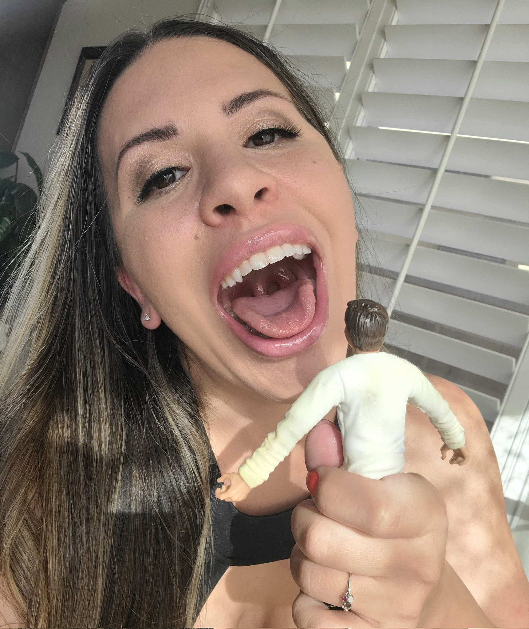 TW Pornstars - 2 pic. Giantess Katelyn Brooks. Twitter. About to shoot a  vore video. Its been too long!. 10:32 PM - 11 Nov 2021