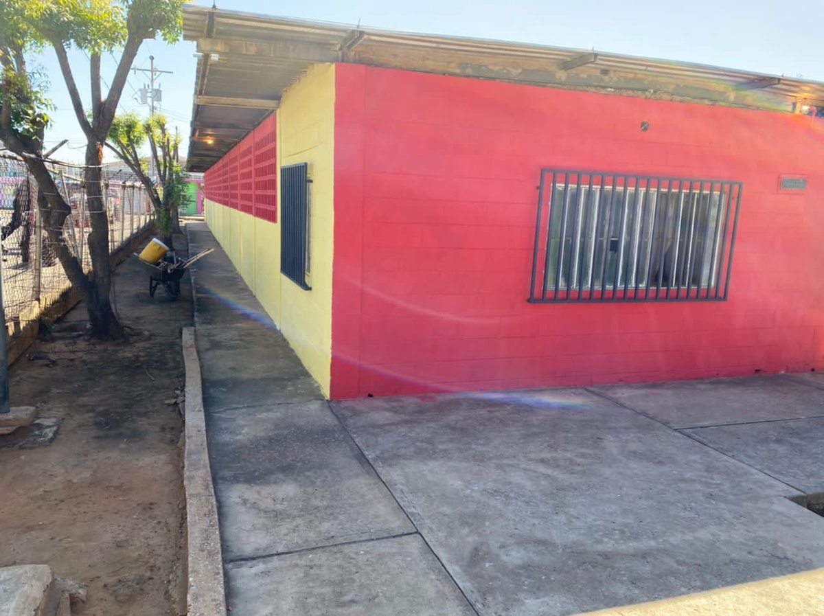 Una nueva U. E. rehabilitada en @MiCiudadSF, con el Plan Una Gotita de Amor. Desde la Pq. Francisco Ocho, entregamos el colegio Carlos Luis Andrade.

Seguimos construyendo espacios para el desarrollo y aprendizaje de nuestros niños.

#YoSoyDeAqui☀️
¡Juntos Con Am♥️r Hacemos Más!