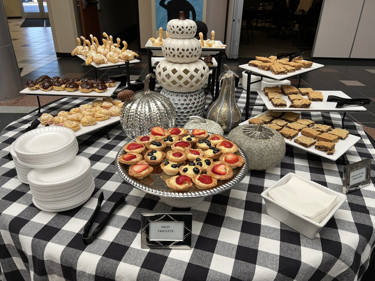 LaGroneAcademy's tweet photo. Our doors are open for the community to come visit us for The Showcase tonight! Just look for the Bus Stop Bistro and our first responder vehicles, then indulge in treats that our culinary students whipped up as you try your luck at the silent auction!

@dentonisd https://t.co/tMnRULcpxV
