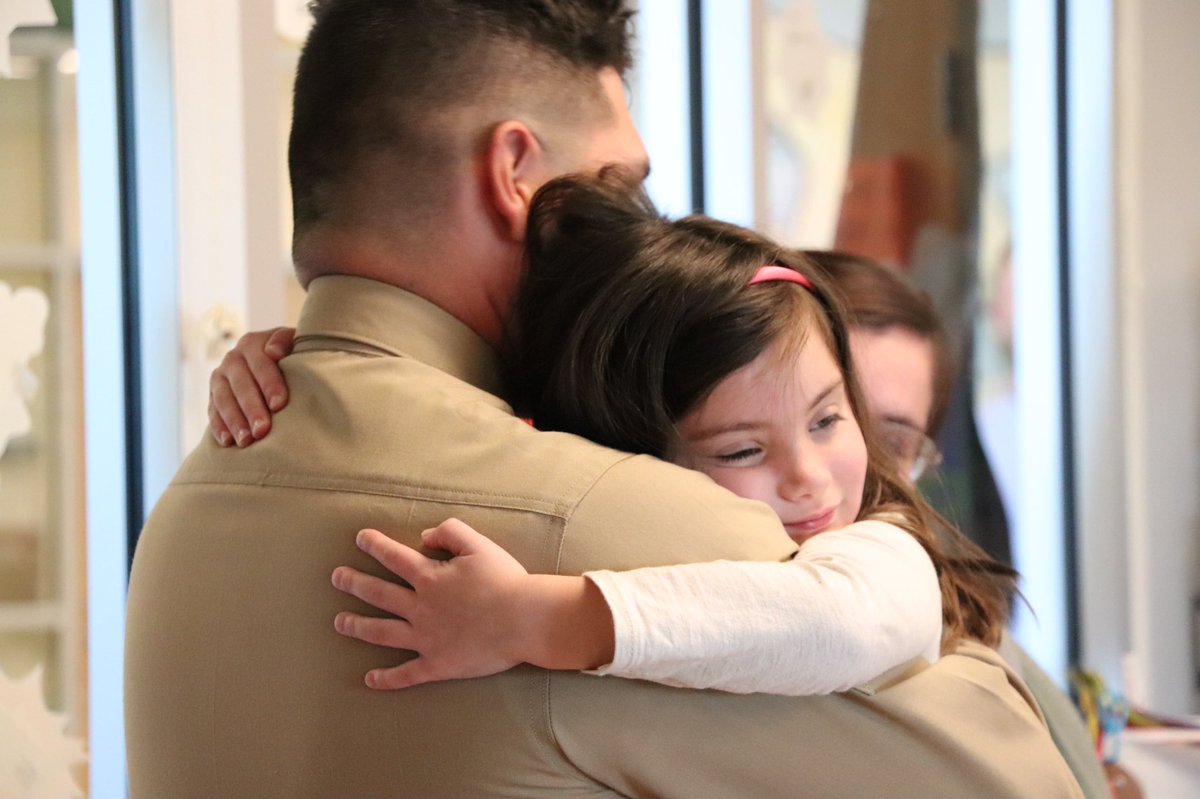 KellerISD's tweet photo. What better way to end Veterans Day at school than with a special moment for a kindergarten student. Her dad, who is currently serving as a U.S. Marine and hadn’t been home since January, was able to surprise her in front of her classmates at @RidgeviewKISD! 
#KISDthanksVeterans https://t.co/UzqTJtN8f1