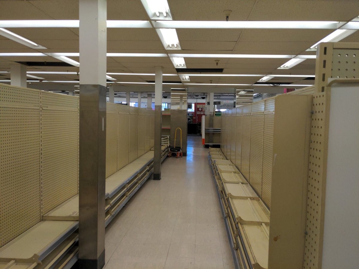 EvanLei1's tweet photo. One of the last minutes of the #Walgreens pharmacy as it closes at 3 pm. The whole store permanently closes at 10 pm today. #SanFrancisco #PermanentClosure https://t.co/kMcrlrjceF