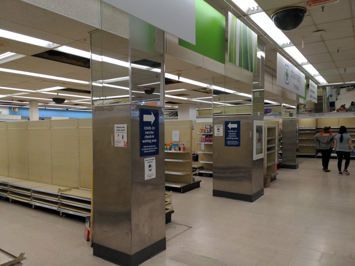 EvanLei1's tweet photo. One of the last minutes of the #Walgreens pharmacy as it closes at 3 pm. The whole store permanently closes at 10 pm today. #SanFrancisco #PermanentClosure https://t.co/kMcrlrjceF