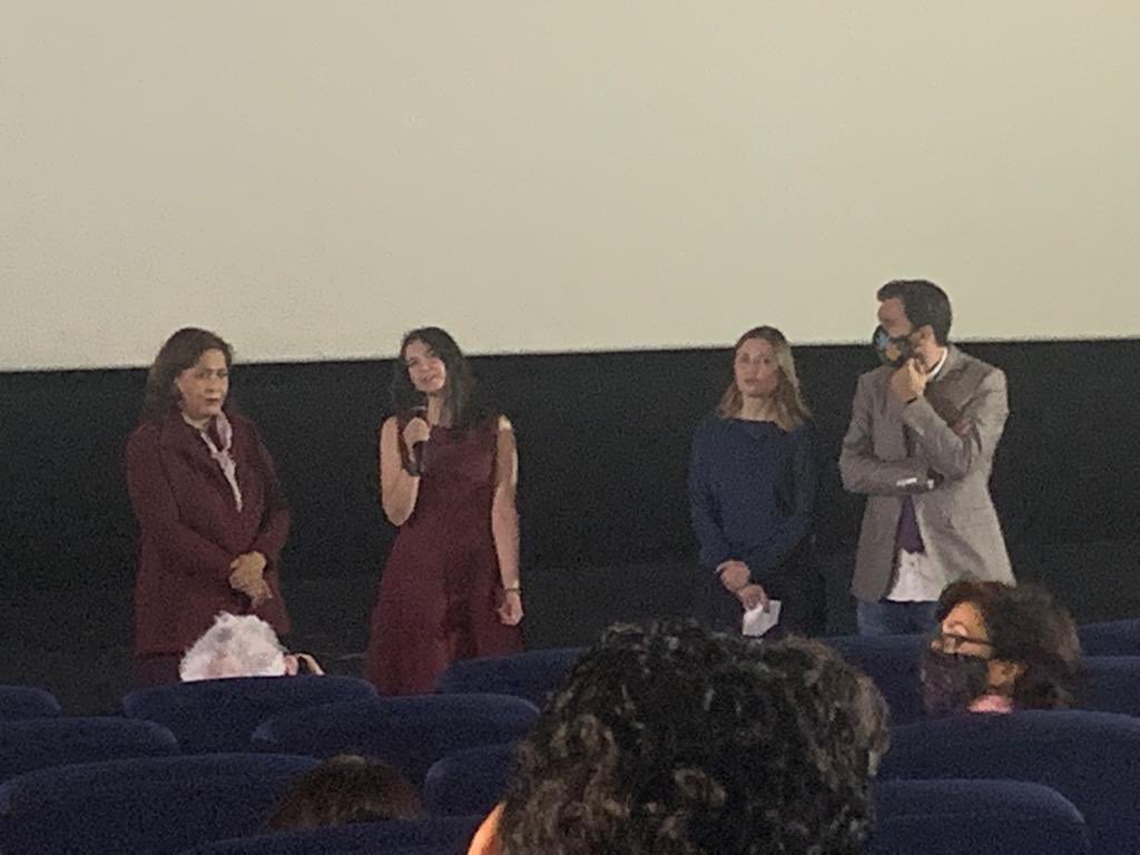 Hoy es la premiere de ☀️Cuidando al  sol☀️
Una linda película que mañana viernes se hace un hueco en la cartelera.
#Isladelsol #Bolivia
Gracias a todos los amigos que nos habéis acompañado hoy!