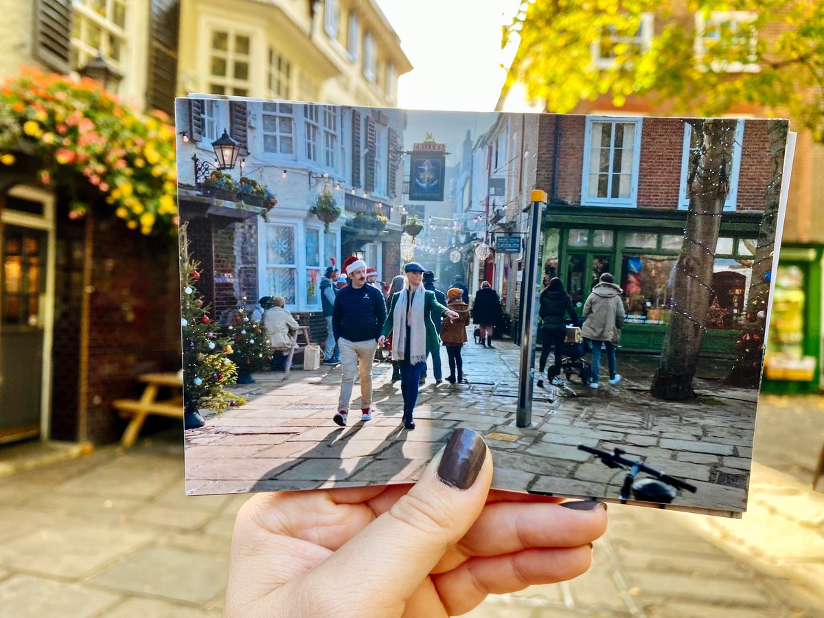 AndryPresh's tweet image. “We’re Richmond till we die! We’re Richmond till we die! We know we are. We’re sure we are. We’re Richmond till we die!”

Pro tip: Get your best friends into #TedLasso &amp;amp; then have them drag you around Richmond’s gorgeousness to show you all the cool @TedLasso places ❤️⚽️🍎 [1/6]