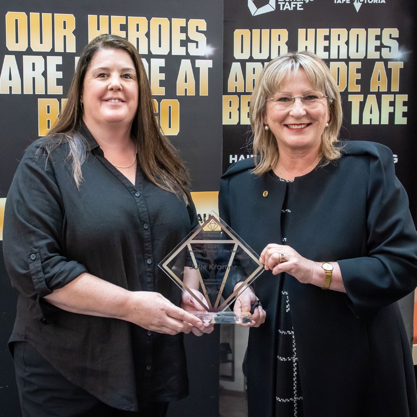 bendigo_tafe's tweet photo. Minister @GayleTierney and Member for Bendigo West @mareeedwardsmp personally congratulated @bendigo_tafe #individualsupport teacher Julie Kramer on being named Teacher of the Year at the 2021 @VicTrainAwards.
Julie will represent Vic at #australiantrainingawards next week. https://t.co/Or6RLH4gHK
