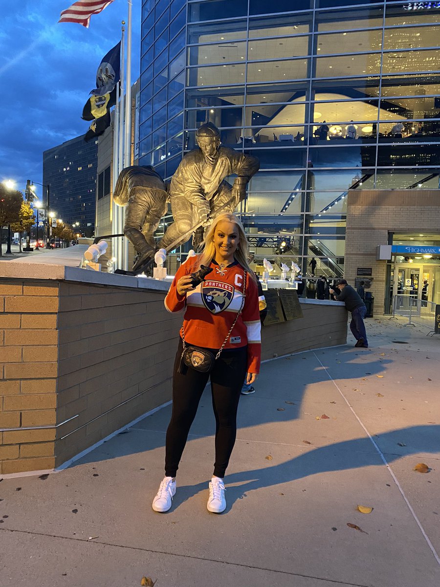 gabbykiger25's tweet photo. LET’S GO CATS!!! #timetohunt 🐀 https://t.co/8ja64uI5YZ
