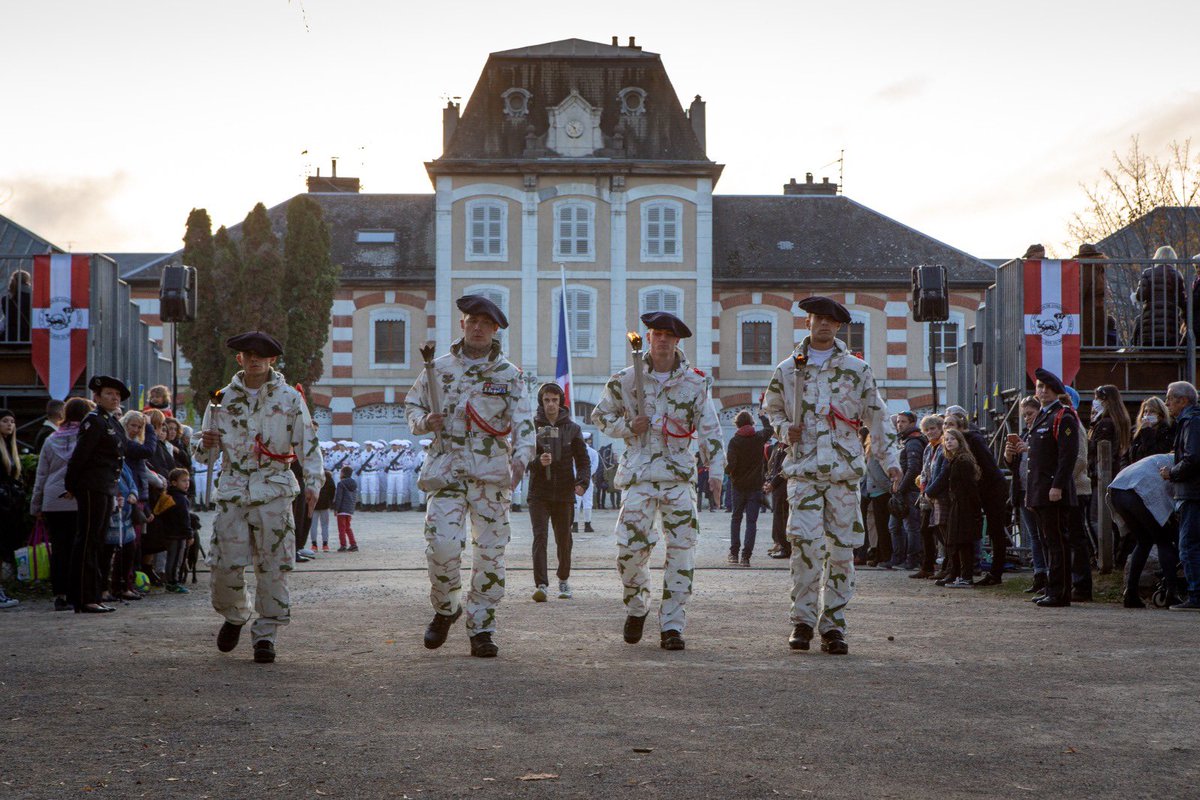 CDC_27eBCA's tweet photo. Le travail de mémoire consiste, par le souvenir, à rendre justice aux anciens qui ont tout donné pour que les jeunes puissent vivre selon leur Coeur. Que ceux qui y ont contribué durant ces 2 jours en soient remerciés. #emhm #onacvg #hautesavoie #annecy #prefet74 #27ebca https://t.co/7ACzd4sDCe