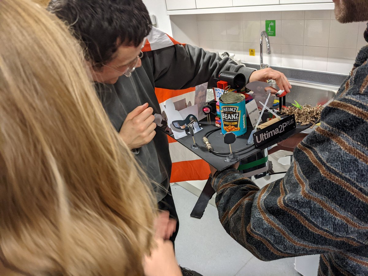 paqio's tweet photo. @ViolaPriesemann @neuromantic99 The hat even had a working laser, optical path, and alignment target! The lab has set a high bar indeed!! https://t.co/LqcVazXG6s