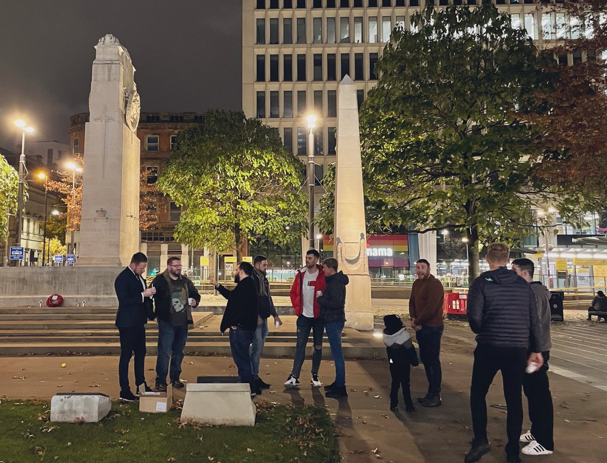 A rough time of year for members of the foundation…

So tonight, we arranged a moonlight port toast for those who wanted to attend a different event at the cenotaph to remember those lost!

#WeWillRememberThem

#manchester #remembranceday #armisticeday #lestweforget🌹