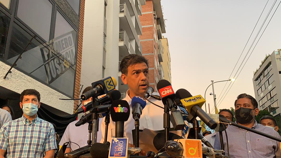 RobertoPatino's tweet photo. Destaco el gesto de desprendimiento de @CarlosOcariz por la Unidad, poniendo como prioridad la lucha por el cambio y el rescate del voto, favoreciendo las posibilidades de triunfo en el estado y los municipios de Miranda. https://t.co/m0MoXdeZ0L