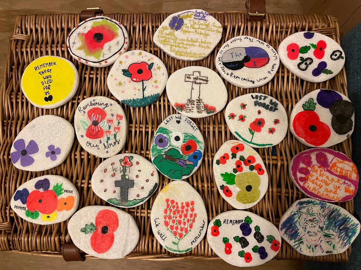 4th SB Guides made these amazing stones to commemorate #ArmisticeDay #LestWeForget #girlguiding