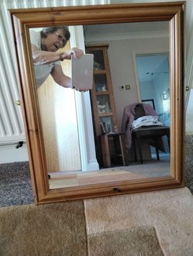 People Selling Mirrors (@sellingamirror) on Twitter photo 