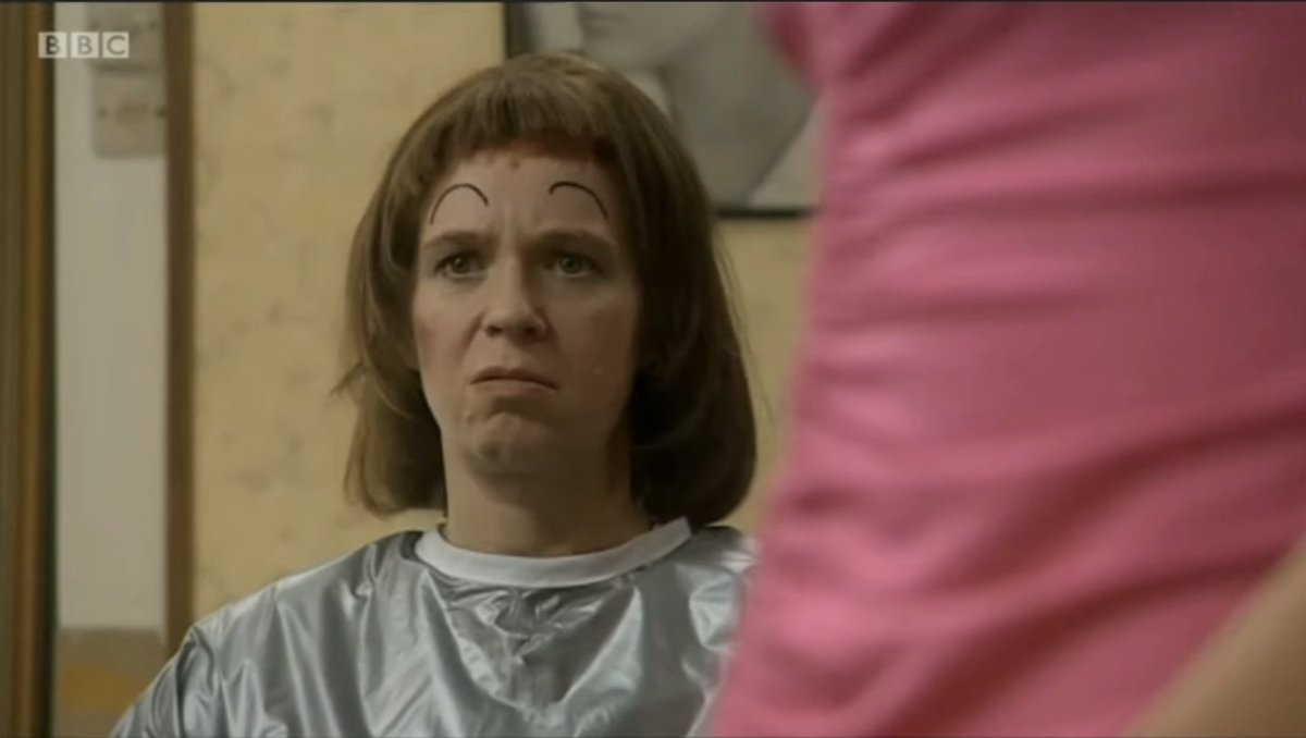 When Ella removed her helmet I hoped for this 😆 #DragRaceUK