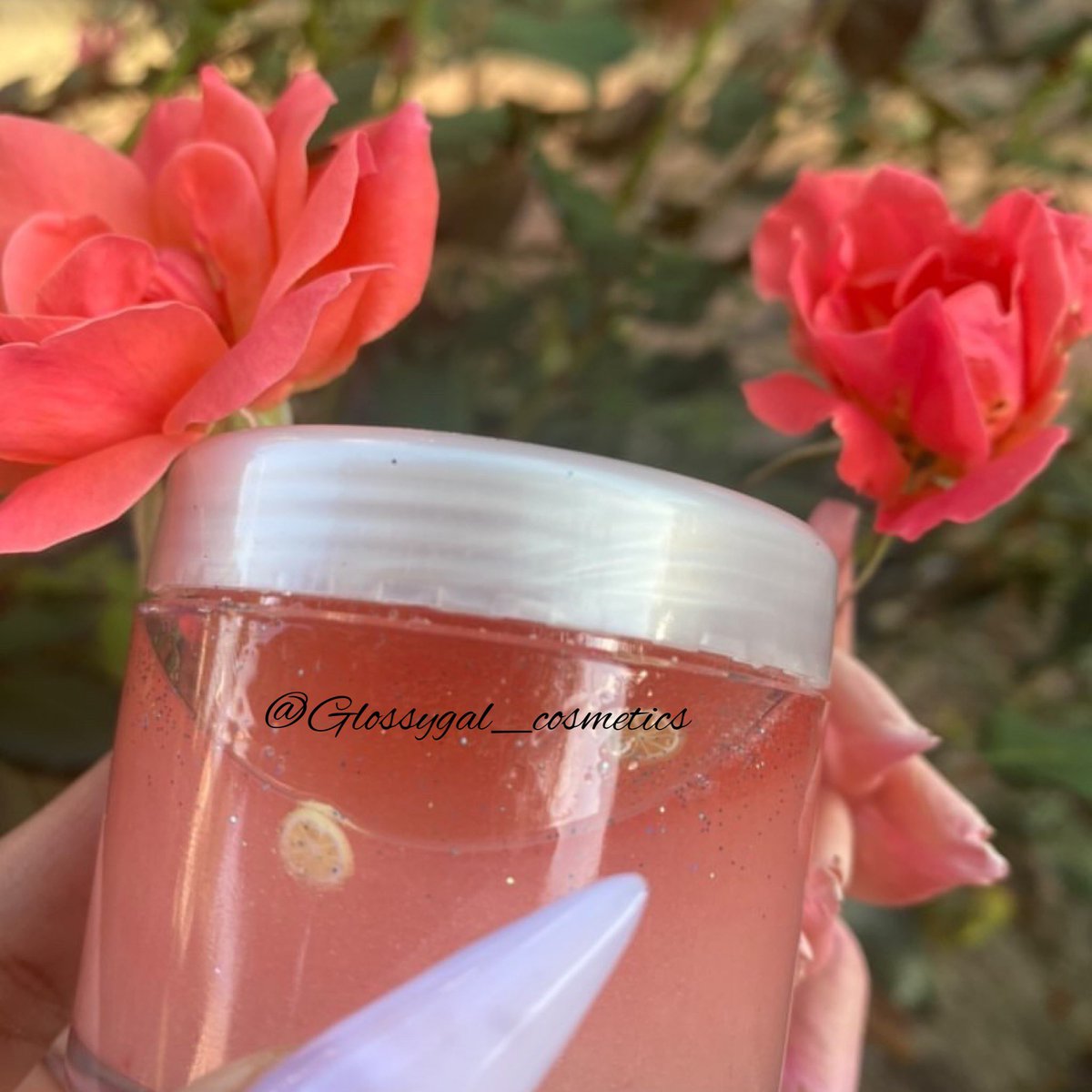 My lip scrubs will leave your lips feelings softer &amp; moisturized ! I add oils such as rose hip oil &amp; vitamin e oil to help keeps lips hydrating after using! 🌱  

We have Sample sizes, 2oz &amp; 3oz for NO MORE THAN $5 🙌🏽

SHOP NOW 🛍 

#lips #lipscrubs #lipscrubnatural