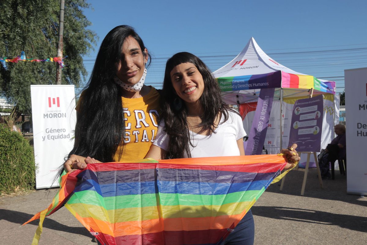 LetiGuerrero021's tweet photo. Esta iniciativa es llevada adelante en el marco del #25N y del mes del Orgullo, por la Secretaría de Mujeres, Géneros, Diversidad y DDHH del #MunicipioDeMorón , con el objetivo de acerca a las vecinxs del distrito a las políticas públicas para las mujeres y comunidad LGBTTI+. https://t.co/CUUYRsqN68