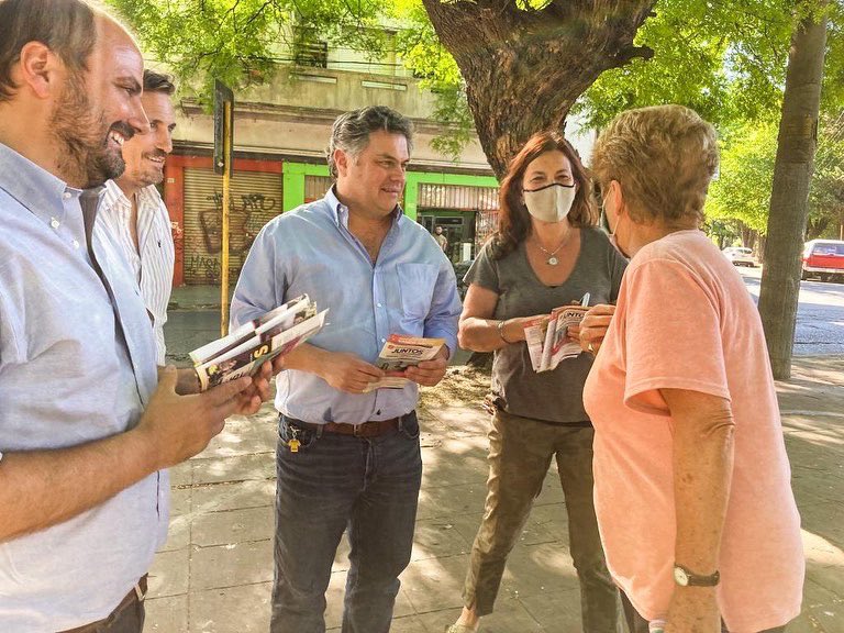 SLopezMedrano's tweet photo. Último día antes de la veda y seguimos estando donde tenemos que estar: en la calle y cerca de los vecinos. Con todo el equipo, estuvimos escuchando y repartiendo las boletas con las que este domingo, Juntos, vamos a decirle #BASTA al Kirchnerismo en la Provincia y en #SanMartín. https://t.co/NJFsq4rbC4
