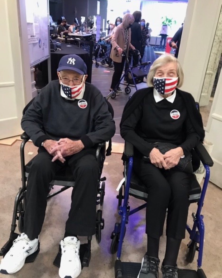 SenSchumer's tweet photo. My dad, Abe, is 98 years old. He served our country proudly in the Pacific in WWII. And I’m thankful for all he’s done for our country and our family. #VeteransDay https://t.co/jUhJZ1m5ww