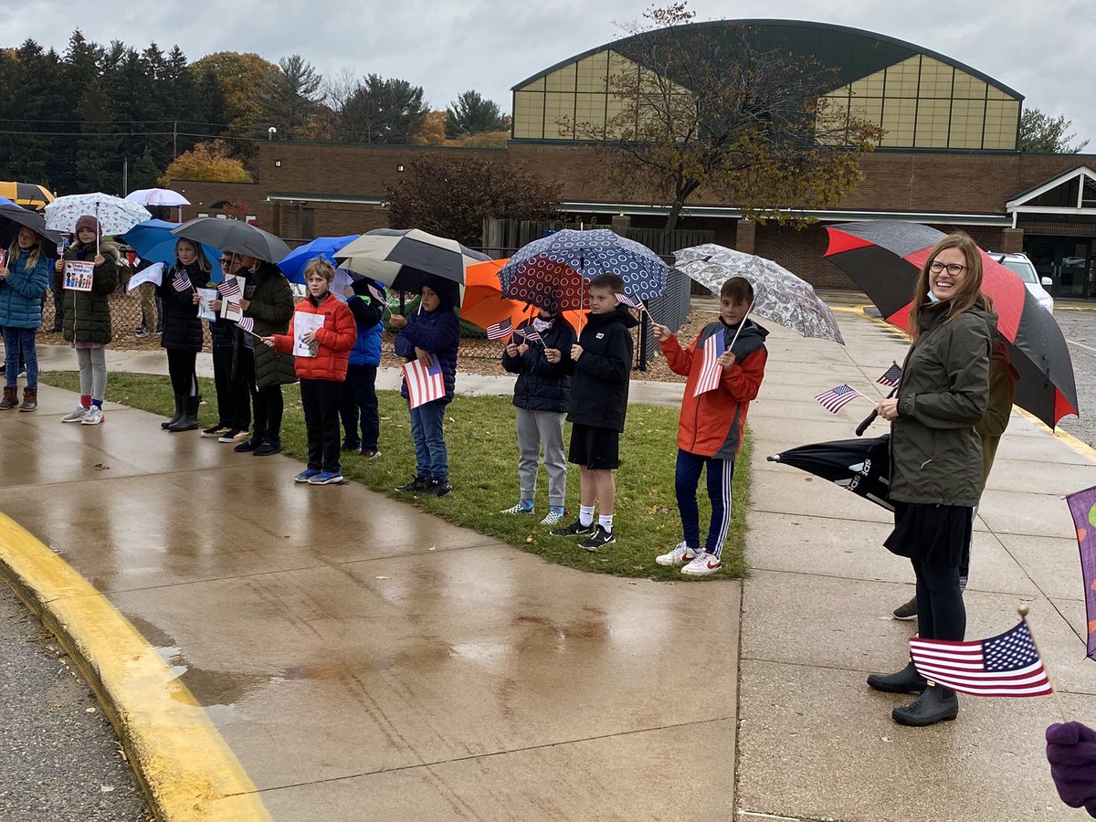 _BrianField's tweet image. So proud of the way West Ottawa honors Veterans on Veteran’s Day! Thank you to all who have and are serving!