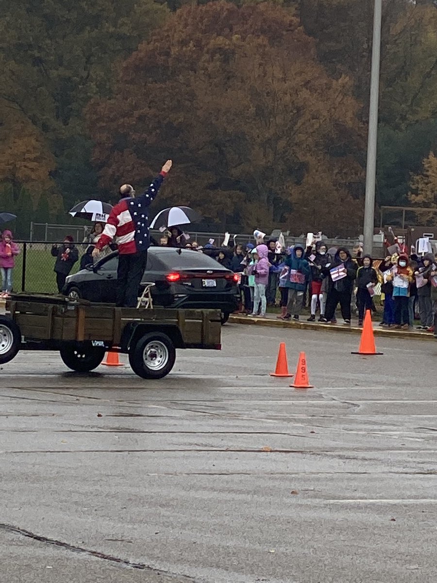 _BrianField's tweet image. So proud of the way West Ottawa honors Veterans on Veteran’s Day! Thank you to all who have and are serving!