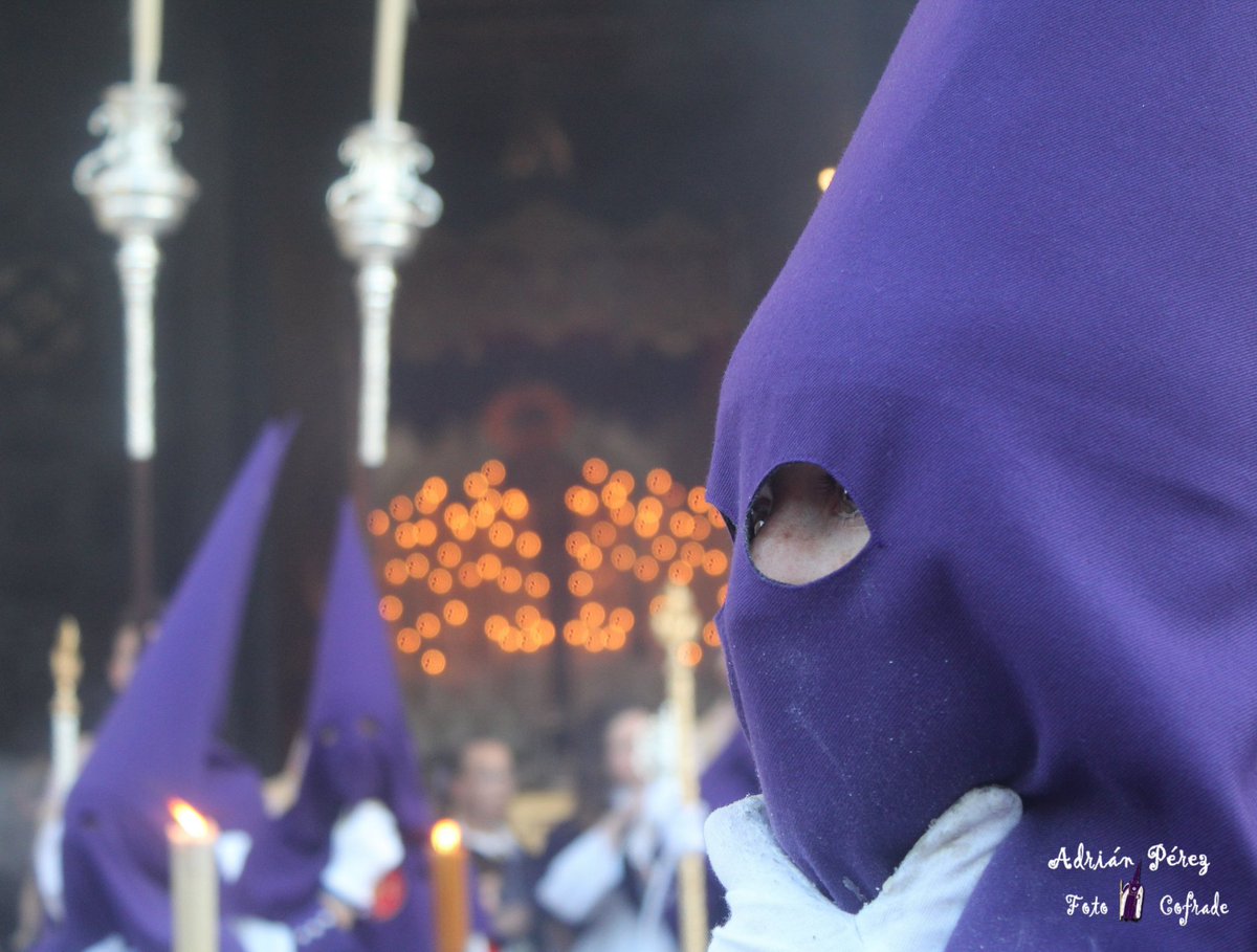 Adrian21529700's tweet photo. Nueva fotografía de los Nazarenos de María Santísima de la Salud realizando su estación de penitencia el pasado Martes Santo de 2019.

@JuventudAgonia 
@HermandadAgonia https://t.co/wqOGYJPAa2