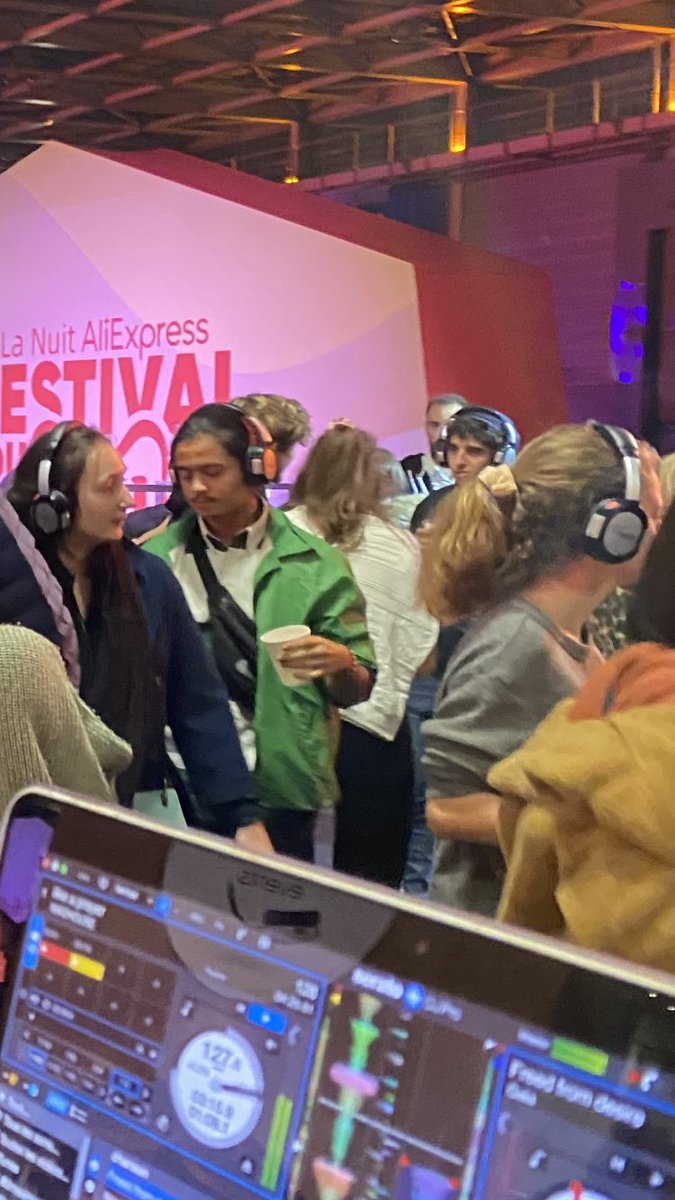 silence_events's tweet photo. Festival 11/11 / AliExpress / Silent Party by Silence Events 🎧🎧🎧🎧🔥🔥🔥🔥🔥🎧🎧🎧🎧 Mum's Deejay Eddy Flex https://t.co/3gi9RewdMQ