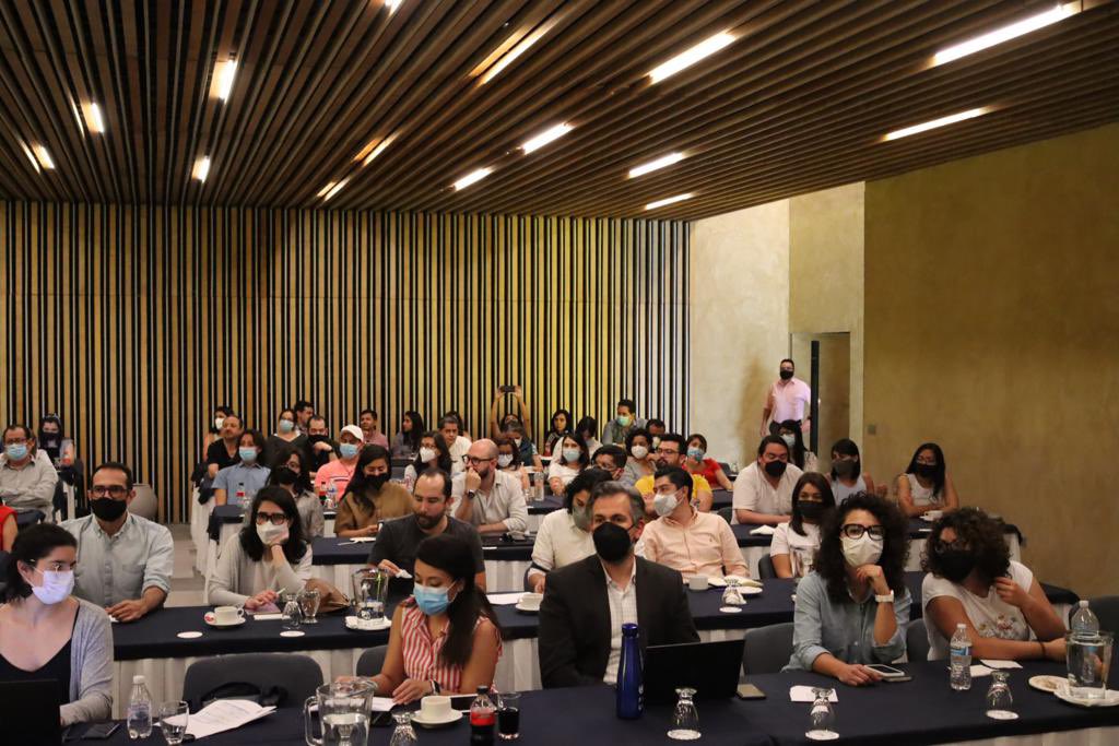 LorenzoJdeL's tweet photo. En esta jornada del retiro hemos contado con nuestros jefes @LFLopezCalva y @ljmaguire quieres nos dieron algunas directivas corporativas clave además de tener halagadoras palabras hacía lo hecho por @PNUD_Mexico . Gracias Luis Felipe y Linda. Os esperamos presencialmente pronto. https://t.co/dZ5CiTKxO0