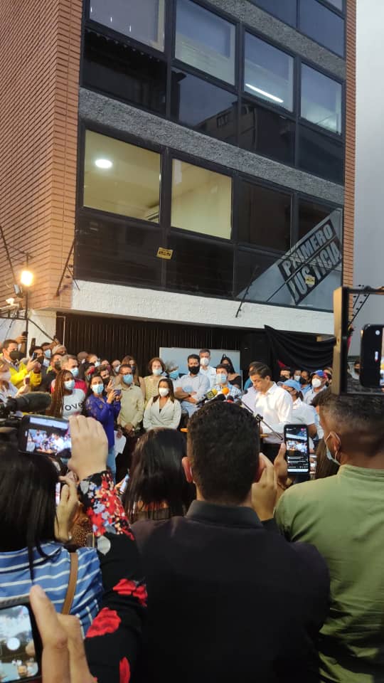 jmmachadoc's tweet photo. @CarlosOcariz cuenta con el apoyo de los mirandinos que quieren transformar Miranda. Desde la Alcaldía de Sucre hasta hoy le hablas con la verdad a la gente. Como dice él: “seamos constructores de la Unidad”. ¡Mi respeto! https://t.co/2X3sFsfS6a