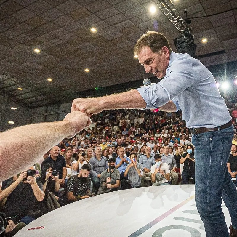 MatiasLopezBA's tweet photo. Acompañando a @diegosantilli en el cierre de campaña en La Plata. Somos millones los que queremos un país mejor. 🤜🏽🤛🏽
Este domingo digamos #BASTA y votemos por un futuro con más seguridad, educación y trabajo. Juntos vamos a hacer la diferencia. #EsJuntos #EsElColo 🇦🇷 https://t.co/x6Iili2co9