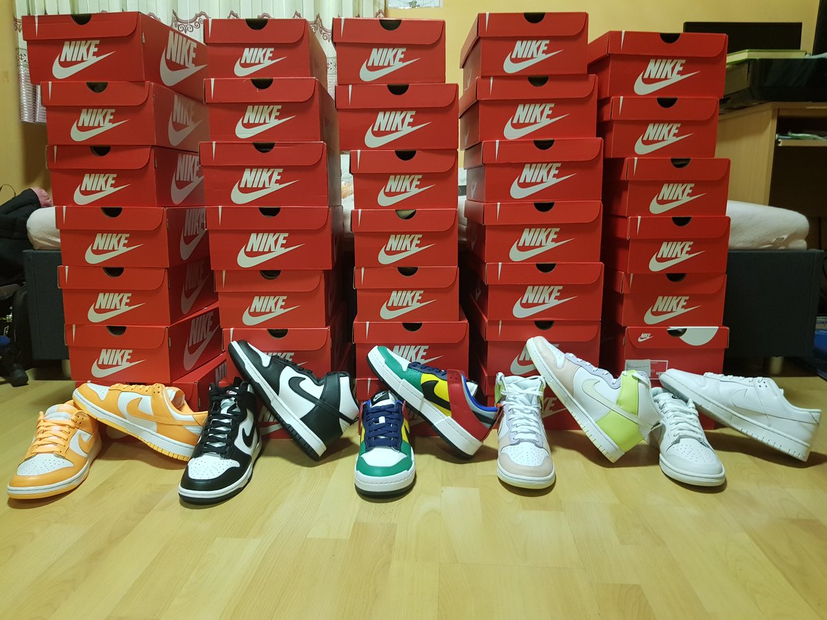 CholDogX's tweet photo. Dunk Day 😎 Disrupt dunks for 20€ and dunk high cashmeres for 40€, cooked 40 pairs in total.
Thanks @Nootify @bonzayio https://t.co/KfcryHFDBo