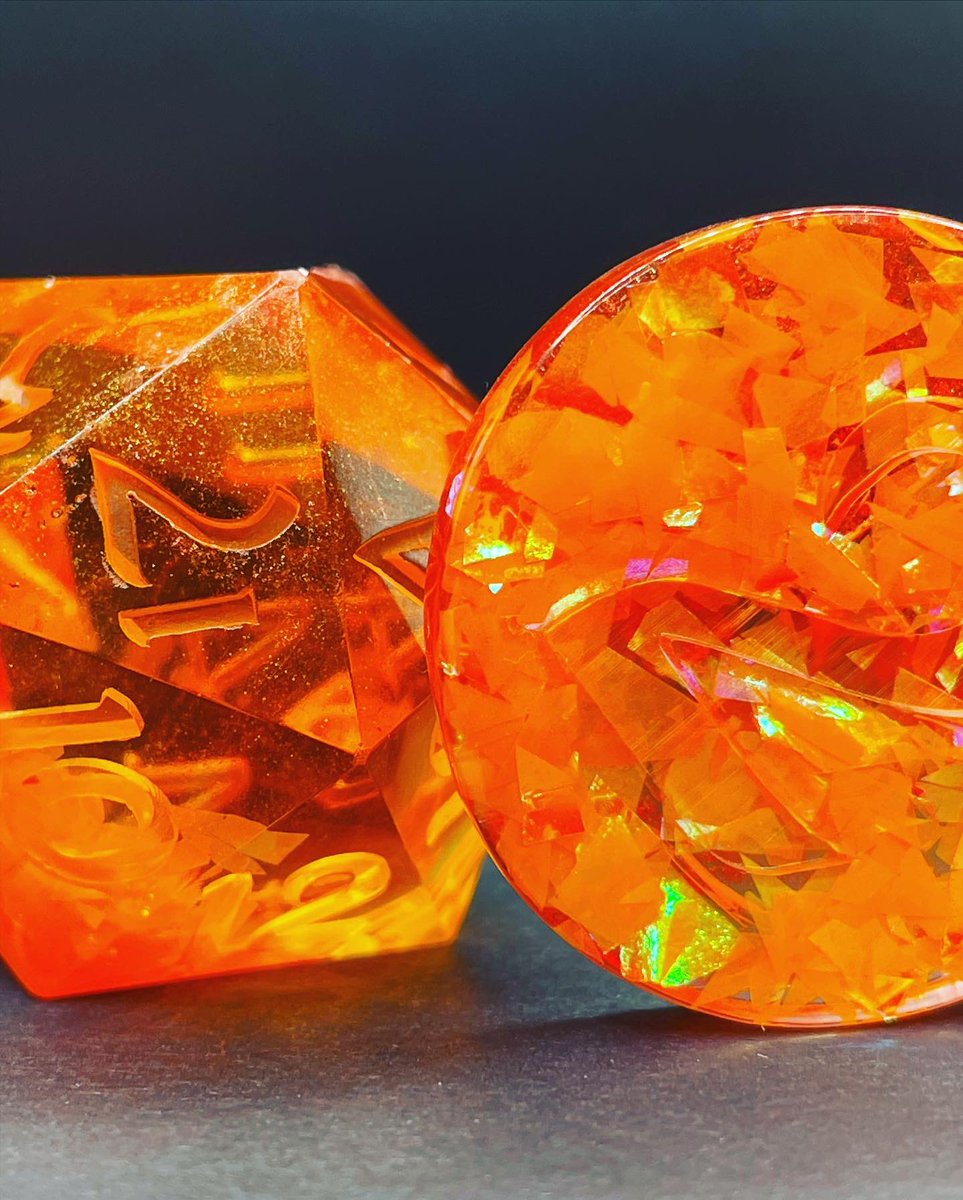 Eklipz_1's tweet photo. These represent the wildfire Druid that I love telling a story for.
#dice #dicegoblin #diceporn #dicemanic #diceporn #dnd #dnd5e #dndcharacter #dungeonsanddragons #pathfindergame #pathfinderrpg #resinart #resin #resinartist https://t.co/Tu9fXYfFF2