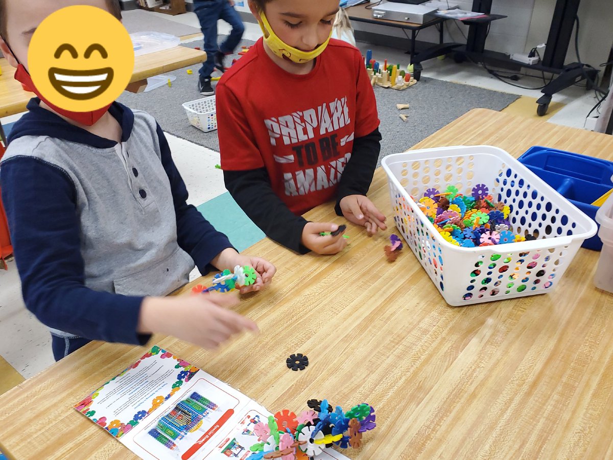 McGregorStudio's tweet photo. 1st grade artists exploring the newly opened architecture studio after reading Iggy Peck Architect. Some artists continue to work in the drawing and collage studios. #ChildistheArtist @rochcommschools https://t.co/v7smeWK6zy