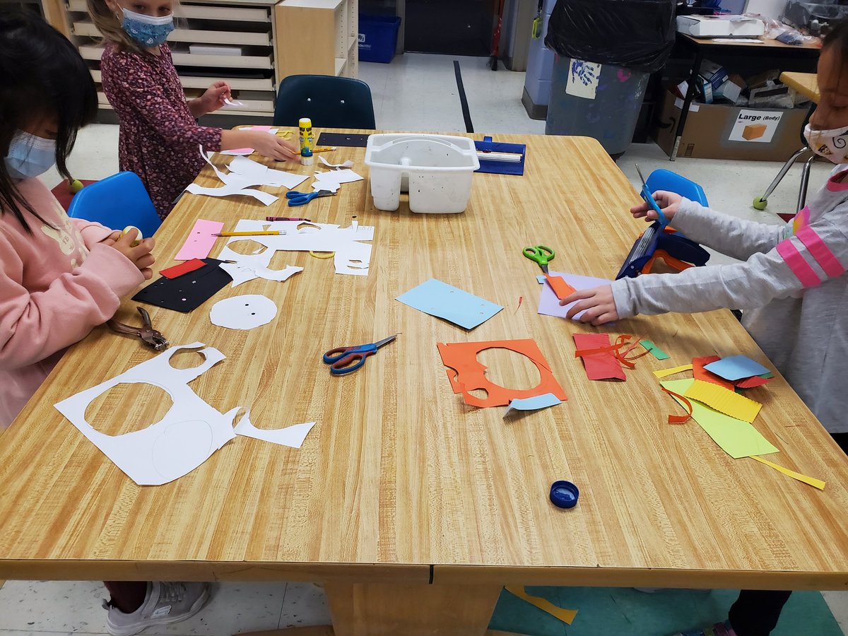 McGregorStudio's tweet photo. 1st grade artists exploring the newly opened architecture studio after reading Iggy Peck Architect. Some artists continue to work in the drawing and collage studios. #ChildistheArtist @rochcommschools https://t.co/v7smeWK6zy