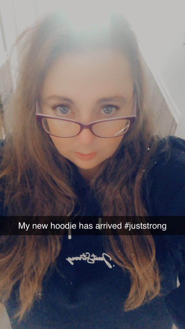 AngiesFit4Life's tweet photo. So excited I’m now a ambassador with Just Strong. I love the clothes they are so comfortable and wash great. Sizing is fantastic, go check them out at https://t.co/56lGq6v8AX don’t forget to use my code ANGMAL210 and grab yourself something for Xmas @JustStrong_Fit #Fibromyalgia https://t.co/fV9KTr364v
