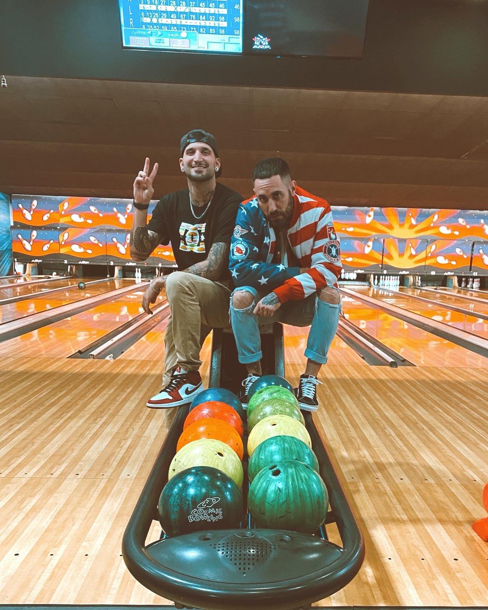 rubenthrax's tweet image. 2BOLOS MUY TONTOS🎳
@andreslerma10 @heroncityvalencia 
#heroncity #bolos #dostontosmuytontos #paterna #friends #valencia