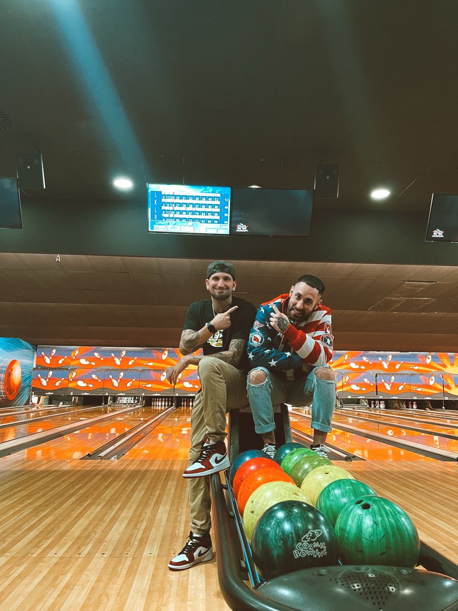 rubenthrax's tweet image. 2BOLOS MUY TONTOS🎳
@andreslerma10 @heroncityvalencia 
#heroncity #bolos #dostontosmuytontos #paterna #friends #valencia