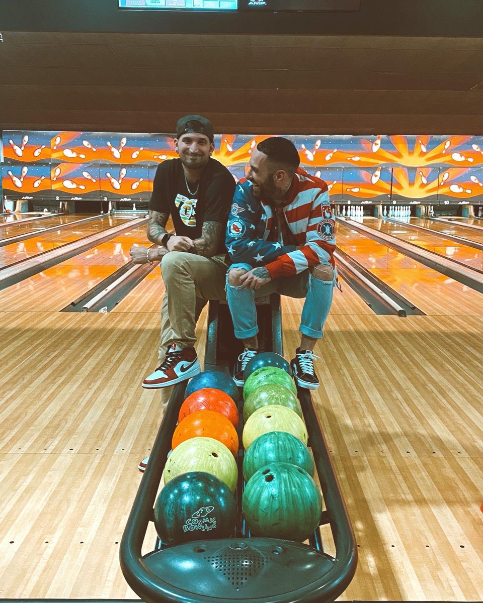 rubenthrax's tweet image. 2BOLOS MUY TONTOS🎳
@andreslerma10 @heroncityvalencia 
#heroncity #bolos #dostontosmuytontos #paterna #friends #valencia