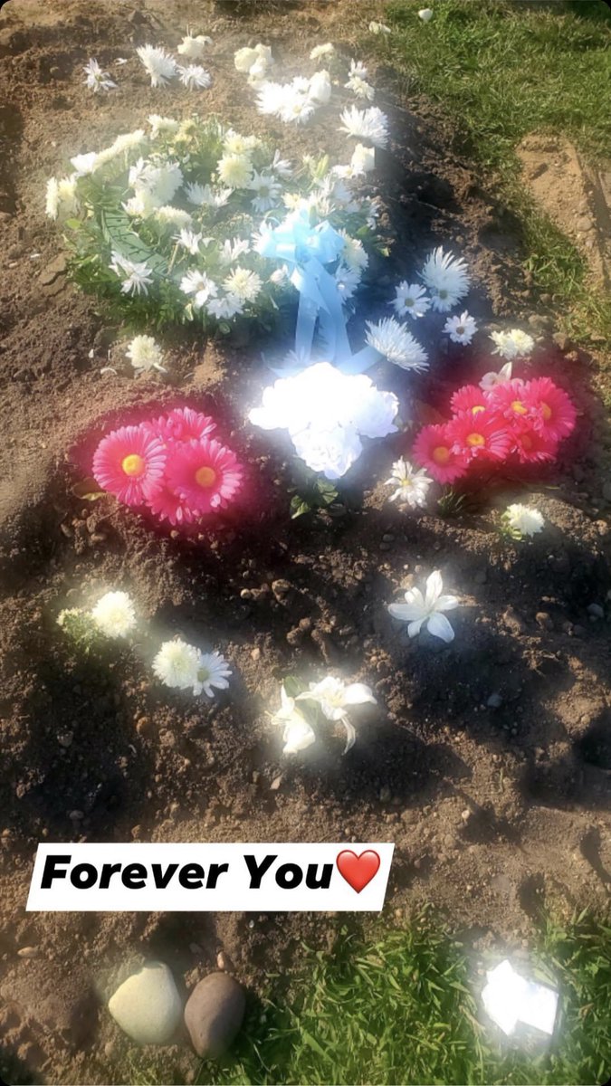 SOAG_BH's tweet photo. Umi 🖤💐🌺🌷🌹 #LIPMom ✨🤲🏾 I can’t wait until your headstone comes. https://t.co/oFn9Cwkl6g
