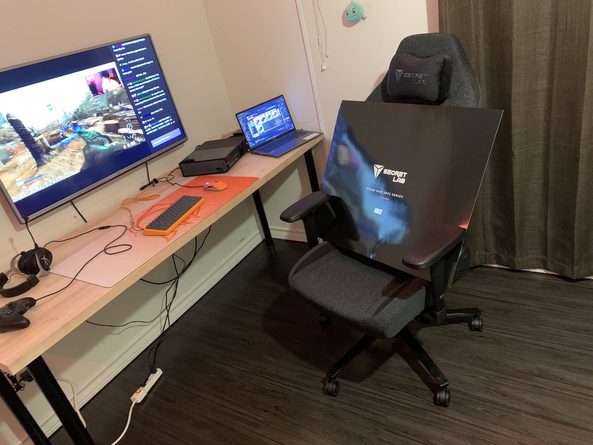 Iphiclus's tweet photo. Shoutout to @secretlabchairs for being my first chair it’s a HUGE upgrade from my other chair (it was a dinner chair )😂 #secretlabs #newchair #backfixed #nobackproblems https://t.co/V8yayGmZeK