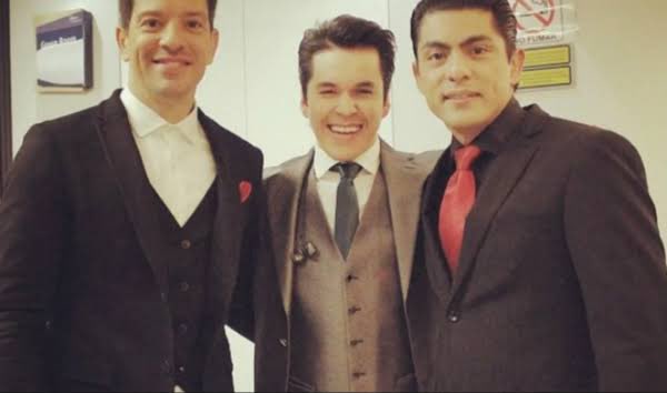 Raulsandoval777's tweet photo. #TBT con mis compadres @yahirmusic  y @VictorGmusica hace unos años atrás. ¿Qué tal, eh? https://t.co/QG5d4iUO51