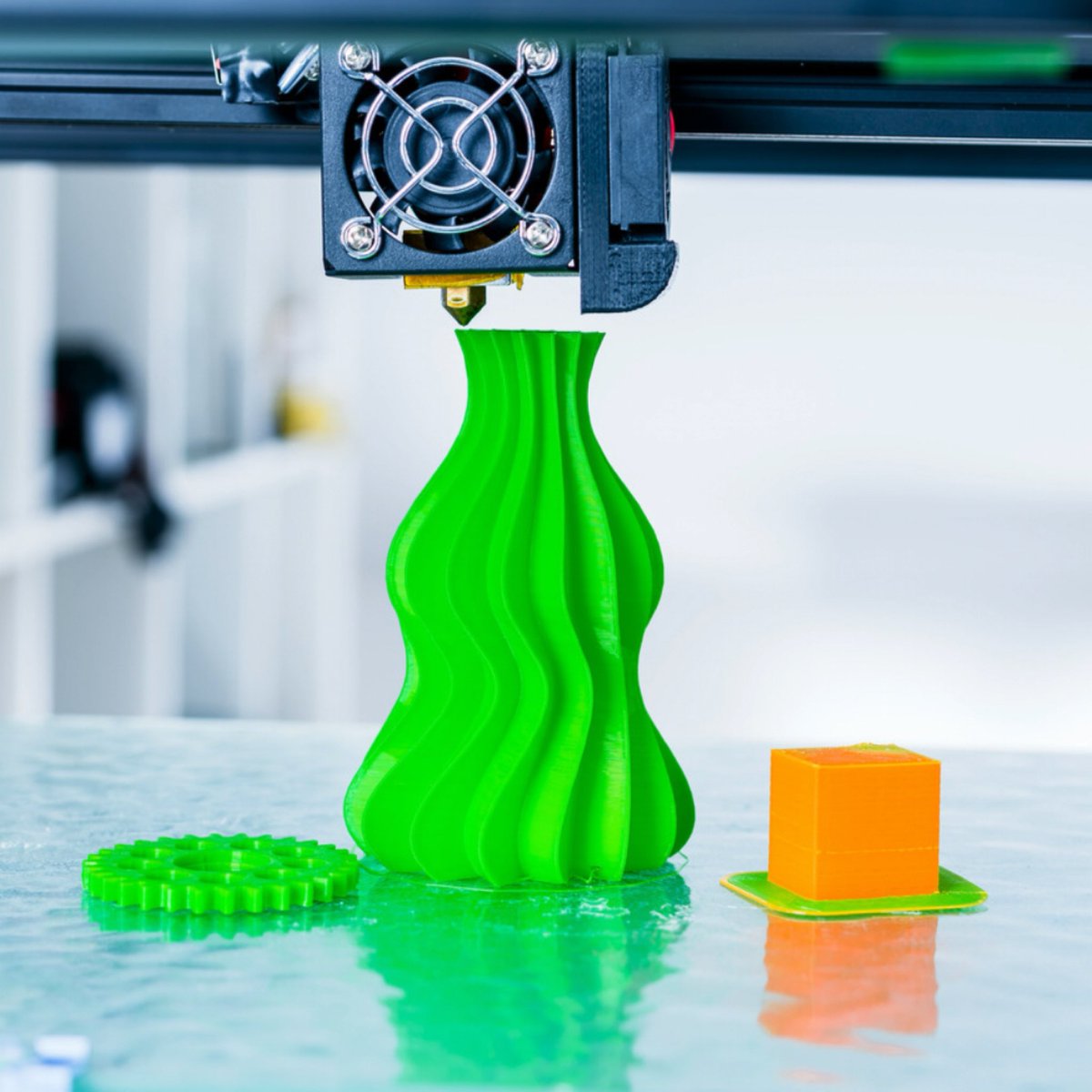 Arbington1's tweet photo. If you’ve considered buying a 3D printer or you’re just curious about 3D printing, then J Aatish Rao’s course is for you! This course covers 3D printing procedures with lessons from various printing processes to materials &amp; applications. Start 3D printing at the link in the bio! https://t.co/dpiRU94T0O