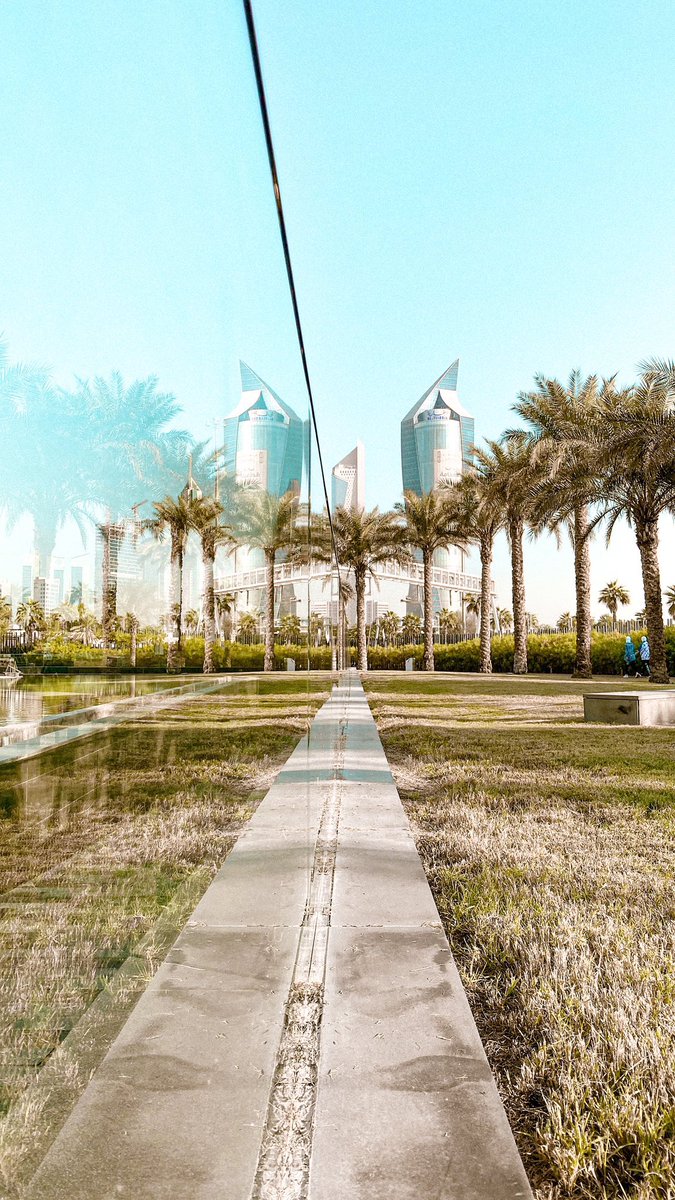 VisitKuwait's tweet photo. لوحات رائعة في انعكاس الصور على الماء 
. 
.
.
حديقة الشهيد https://t.co/gSIrgpj9vD