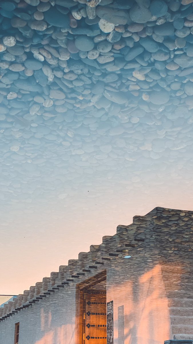VisitKuwait's tweet photo. لوحات رائعة في انعكاس الصور على الماء 
. 
.
.
حديقة الشهيد https://t.co/gSIrgpj9vD
