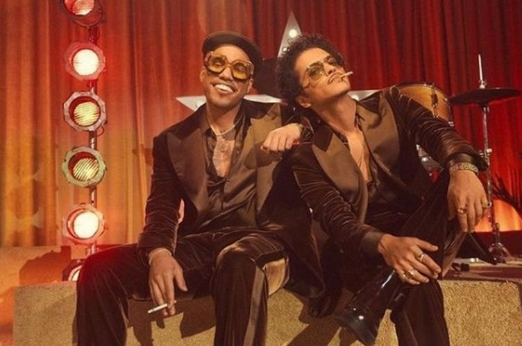 valthevandle's tweet photo. #NowPlaying: @AndersonPaak @BrunoMars "Smokin' Out the Window" #AnEveningwithSilkSonic on Ep.647 of #SoundwavesRadio | Tune in!
90.7FM #LosAngeles
98.7FM #SantaBarbara
93.7FM #SanDiego
99.5FM #Ridgecrest #ChinaLake
Livestream: https://t.co/dnV820UUt3 https://t.co/hLOV7OaXso