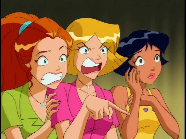 kjoonoir's tweet photo. "não mudam as roupas dos personagens pq é muito trabalhoso"

eh verdade mas isso não foi desculpa pra elas https://t.co/1oaZVEgCLA