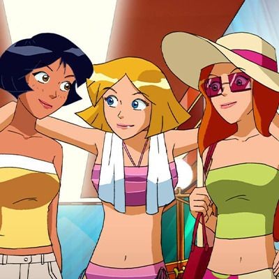 kjoonoir's tweet photo. "não mudam as roupas dos personagens pq é muito trabalhoso"

eh verdade mas isso não foi desculpa pra elas https://t.co/1oaZVEgCLA