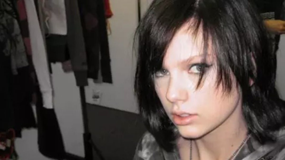 vulture's tweet image. Listening to Phoebe Bridgers on #RedTaylorsVersion