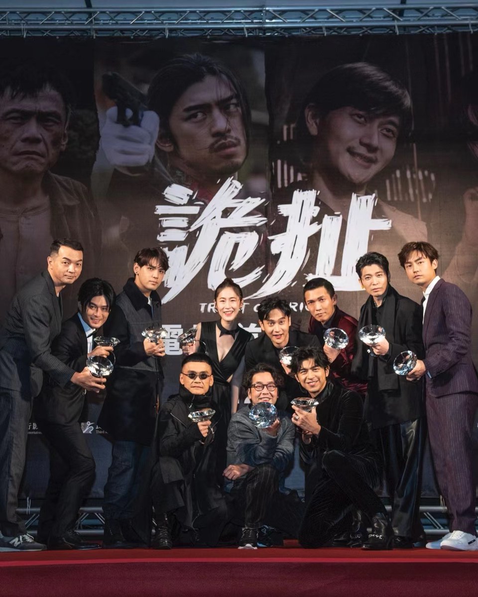 [#ShangHoHuang] Premiere of  movie “Treat or Trick” 

11/12 Enter the theater and Treat or Trick together😈

#黃尚禾
#詭扯 #TreatOrTrick