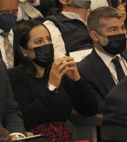 du_bhe's tweet photo. @SndraCuevsCosas Sandra Cuevas fingiendo que entiende sobre el paquete fiscal… https://t.co/nFzCm6AGc1