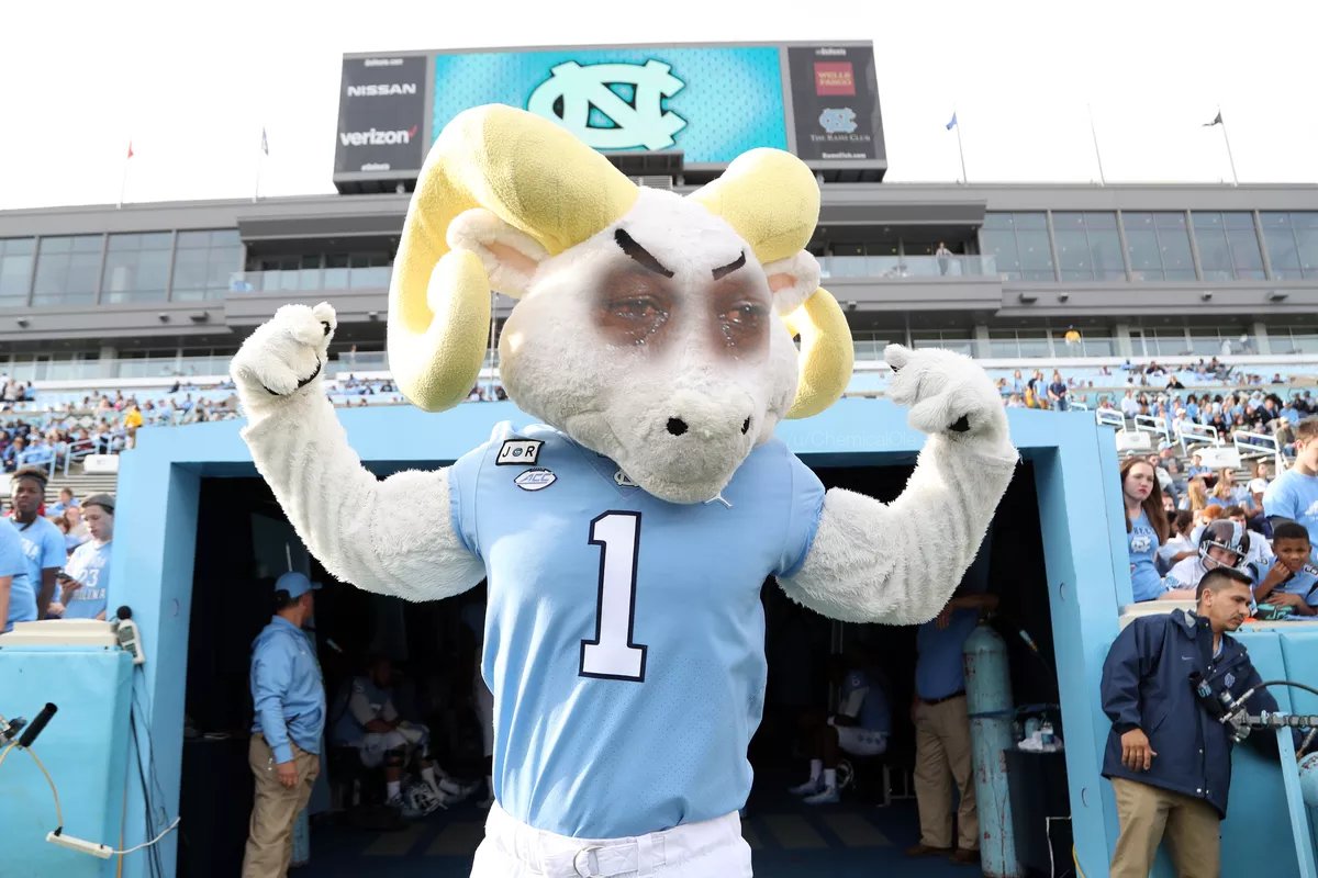 RedditCFB's tweet photo. Meanwhile, in Chapel Hill https://t.co/5KFtMVB1gv